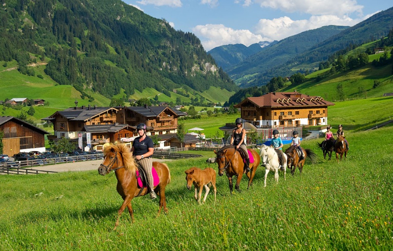 Kolumbianerin Kann Gut Reiten Kolumbianerin Kann Gut Reiten